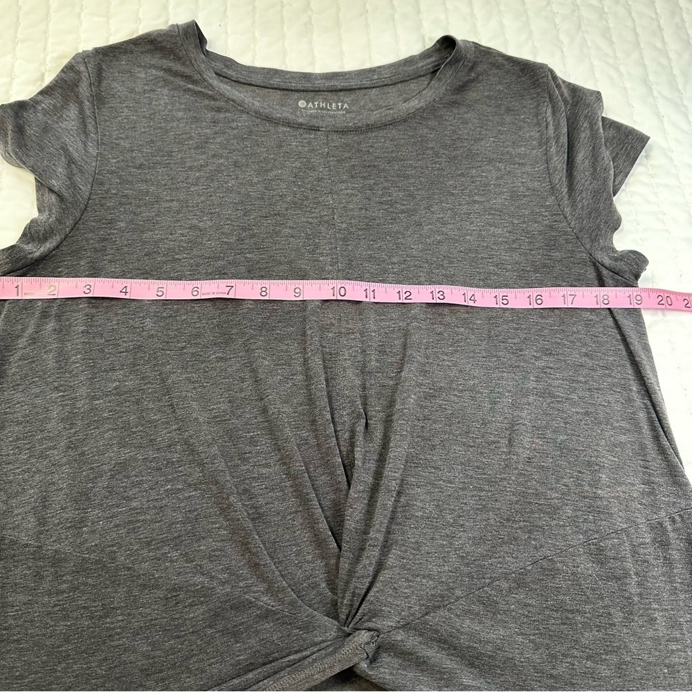 Athleta Essence Twist Tee Top Size M Heather Gray Short Sleeve
Sleeves Size M - Picture 5 of 10
